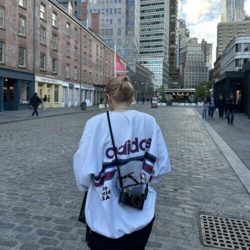 ROSÉ of Blackpink wearing her new vintage shirt from METROPOLIS VINTAGE